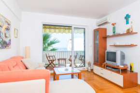  Orange apartment overlooking the sea  Хвар